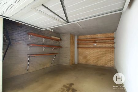 “Light-Filled Top-Floor Apartment in a Quiet, Solid Brick Complex” - Photo 3