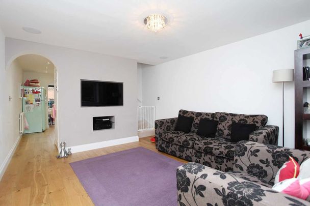 Oliver Close, W4, London - Photo 1