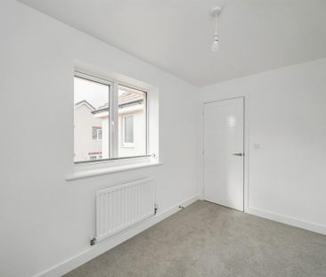 4 bedroom detached house to rent - Photo 6