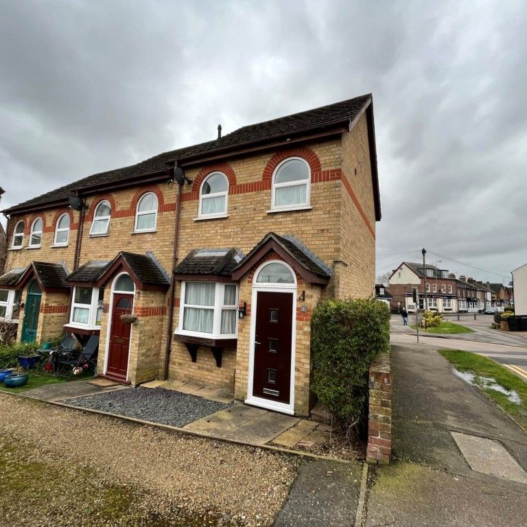 2 bed Terraced for rent - Photo 1