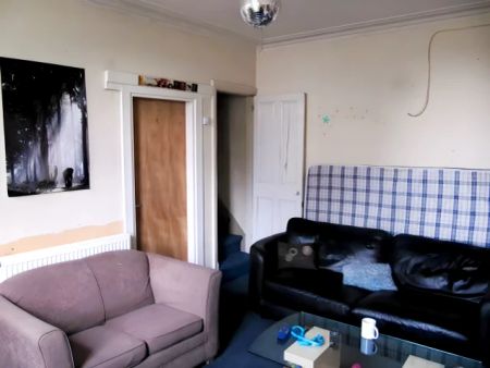 4 Bed 1 Bath - Photo 2