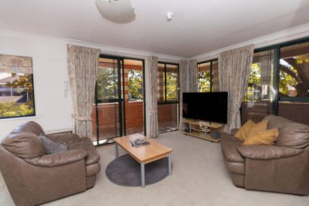 Fully furnished, renovated 2 bedroom apartment, walking distance from Canberra CBD - Photo 3