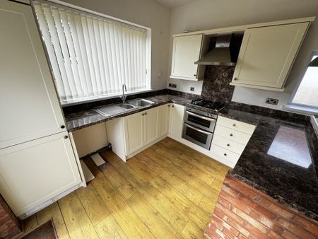 2 bedroom detached bungalow to rent - Photo 2