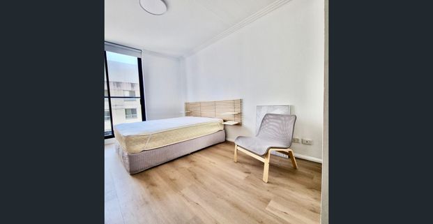 Studio Apartment @ Darling Harbour with a view -SHORT TERM RENTAL - Photo 1