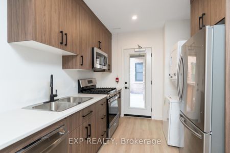 Detached Home For Lease | X8055478 - Photo 4