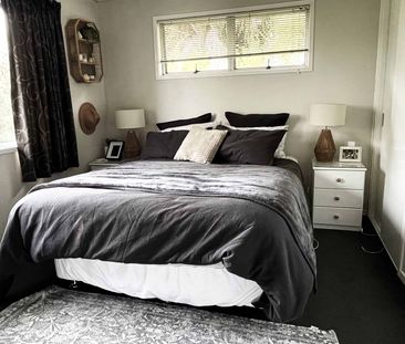 3 bedroom, one bathroom in Massey - Photo 2