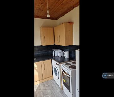 2 bedroom semi-detached house to rent - Photo 5