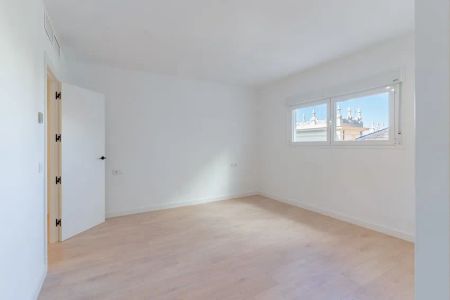 Alquiler de piso en Paseo de Reding - Photo 5