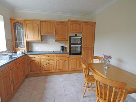 3 bedroom detached bungalow to rent - Photo 5