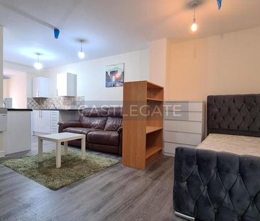 1 bedroom flat to rent - Photo 2
