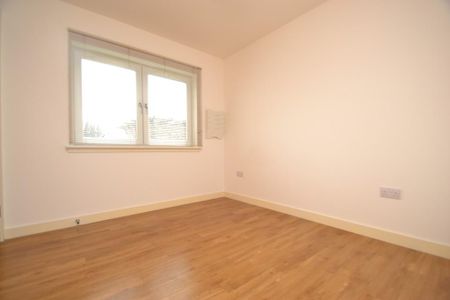 2 bedroom ground floor flat to rent - Photo 4