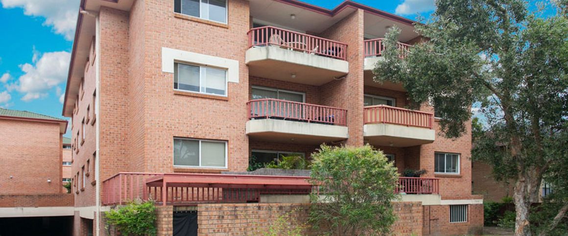 Ground Floor Two Bedroom Unit - Photo 1