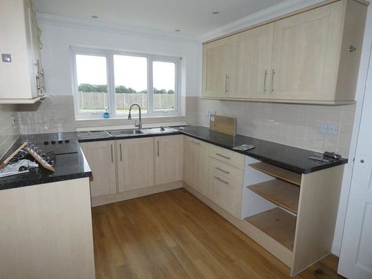 4 bedroom detached house to rent - Photo 1