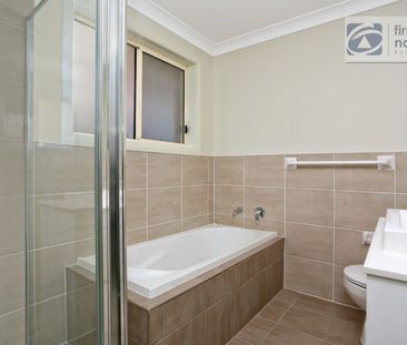 MODERN FAMILY HOME IN CONVENIENT LOCATION - Photo 5