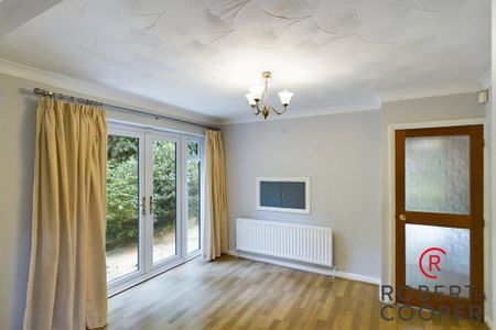 4 bedroom detached house to rent - Photo 2