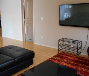 530 – Cozy 2 bed + Den Centrally Located - Photo 3