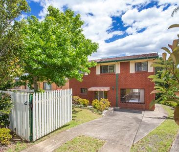 Coastal Living - Spacious Family Home Just Minutes from the Beach - Photo 1