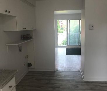 4 1/2 rénové a louer à Longueuil - Photo 2