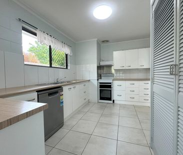 3 BEDROOM HOME IN CENTRAL LOCATION + SOLAR! - Photo 6