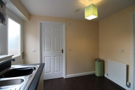 2 bedroom terraced house to rent - Photo 4