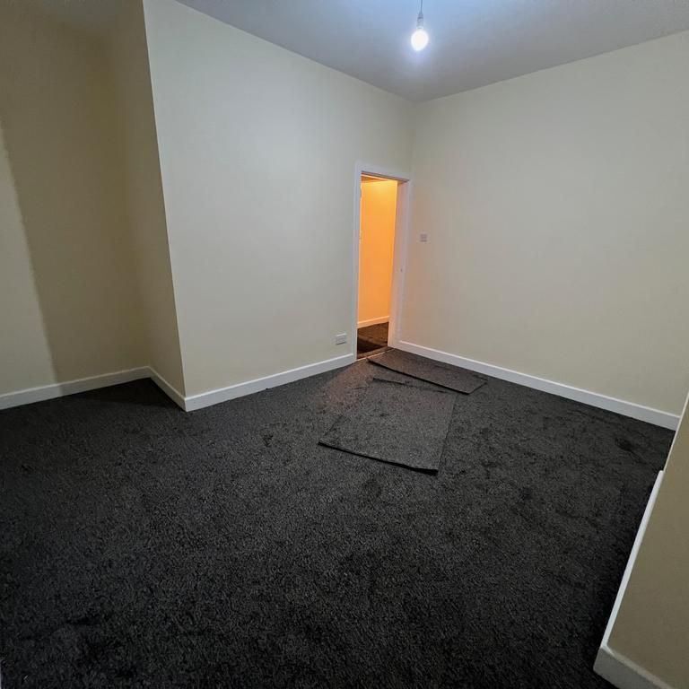 2 bedroom end of terrace house to rent - Photo 1