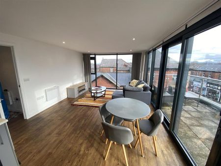 2 bedroom penthouse to rent - Photo 4