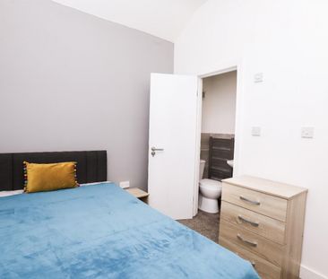 6 bedroom House To Let - Photo 4