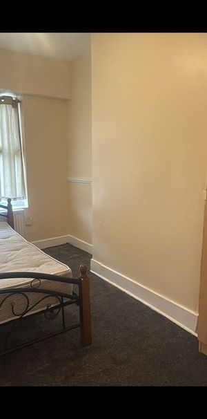 Room in a Shared House, Portland Road, SE25 - Photo 1