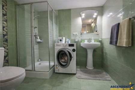 Casa Bartolomeu, pe doua nivele, stil deosebit, curte comuna - Fotografie 5