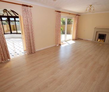 4 bedroom detached house to rent - Photo 2