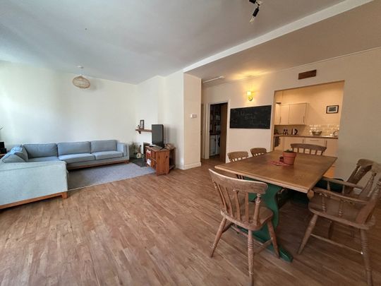 Room in a Shared House, The Mont, BS6 - Photo 1