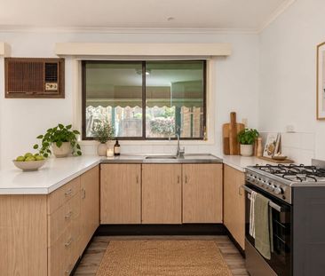 Comfortable Three-Bedroom Home in a Convenient Kew East Location - Photo 5