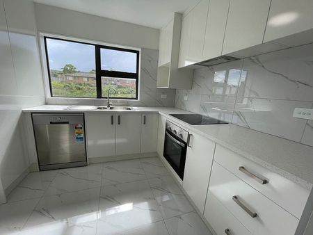 Spacious 3 bed 2 bath Apartment - Photo 4