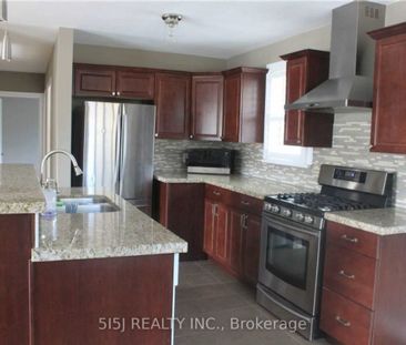 For Lease - 212 Lee Avenue, Whitby, Ontario - Photo 2