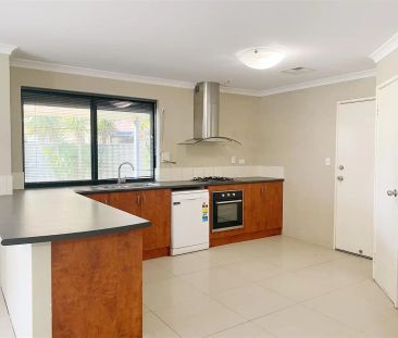 “Spacious 4x2 Family Home in Harvest Lakes Estate” - Photo 1