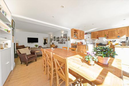 3 bedroom flat to rent - Photo 2