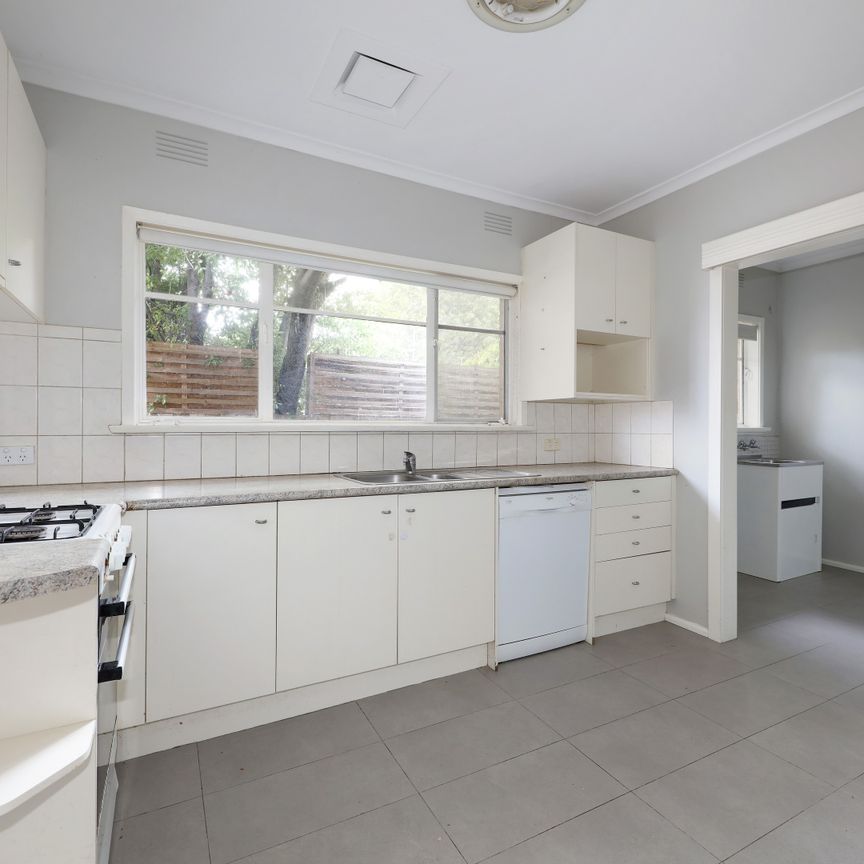 8 Windsor Ave, McKinnon VIC 3204 - House For Rent | Domain - Photo 1