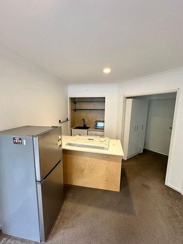 Charming 1BR Unit in Bucklands Beach - Photo 2