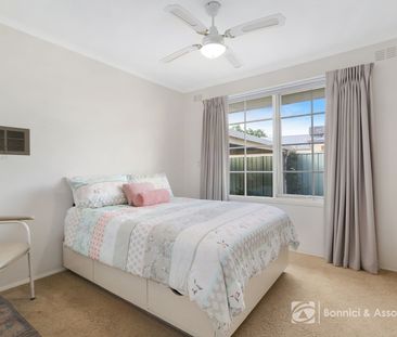 COMFORTABLE AND CONVENiENT LiViNG - Photo 2