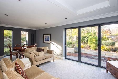 2 bedroom ground floor flat to rent - Photo 4