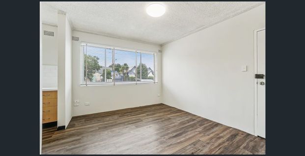 Vibrant 2 Bedroom Unit in Leichhardt - Photo 1