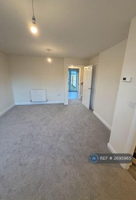 3 bedroom end of terrace house to rent - Photo 1
