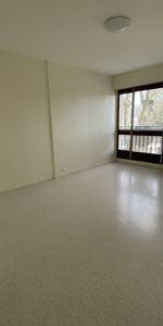 A LOUER - Quartier Louis XI - T1 de 31.50 m² avec balcons - Photo 3