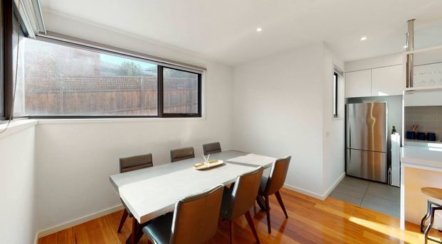 2/18 Lesley Street, Camberwell VIC 3124 - Townhouse For Rent | Domain - Photo 1