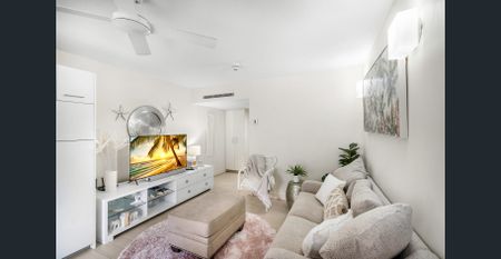 Corner coastal retreat – Furnished apartment moments from the beach - Photo 4