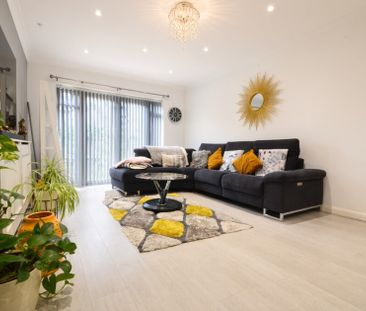 3 bedroom Semi-detached house to rent - Photo 2