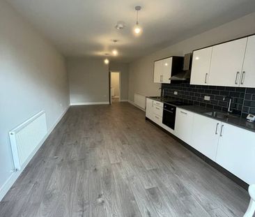 2 Bed Flat, Wayside, NW11 - Photo 6