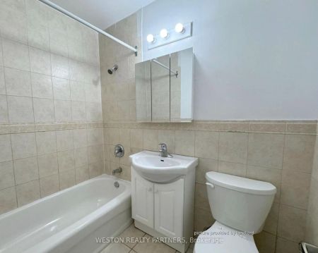 88 Wellesley Street E #309 - Photo 4
