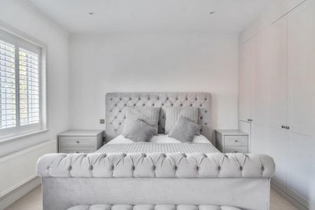 4 bedroom detached house to rent - Photo 2