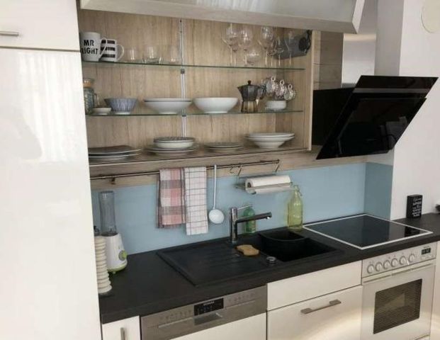 Helle 53qm 2-Zimmer-Wohnung möbliert/EBK/Balkon/Parkett - Photo 1